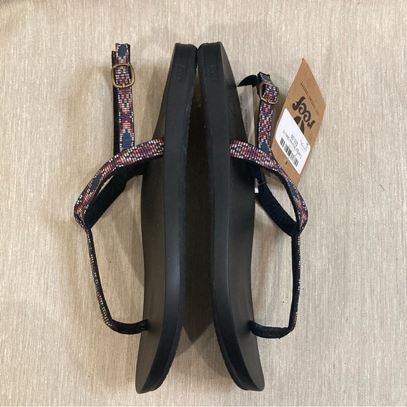 REEF Sz Cushion Bounce Slim T-Post in Amethyst Buckle Closure Sandals NEW - Picture 6 of 8